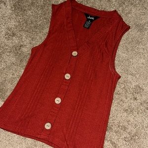 Pre-loved only used once. After pregnancy, clothes don’t fit anymore.